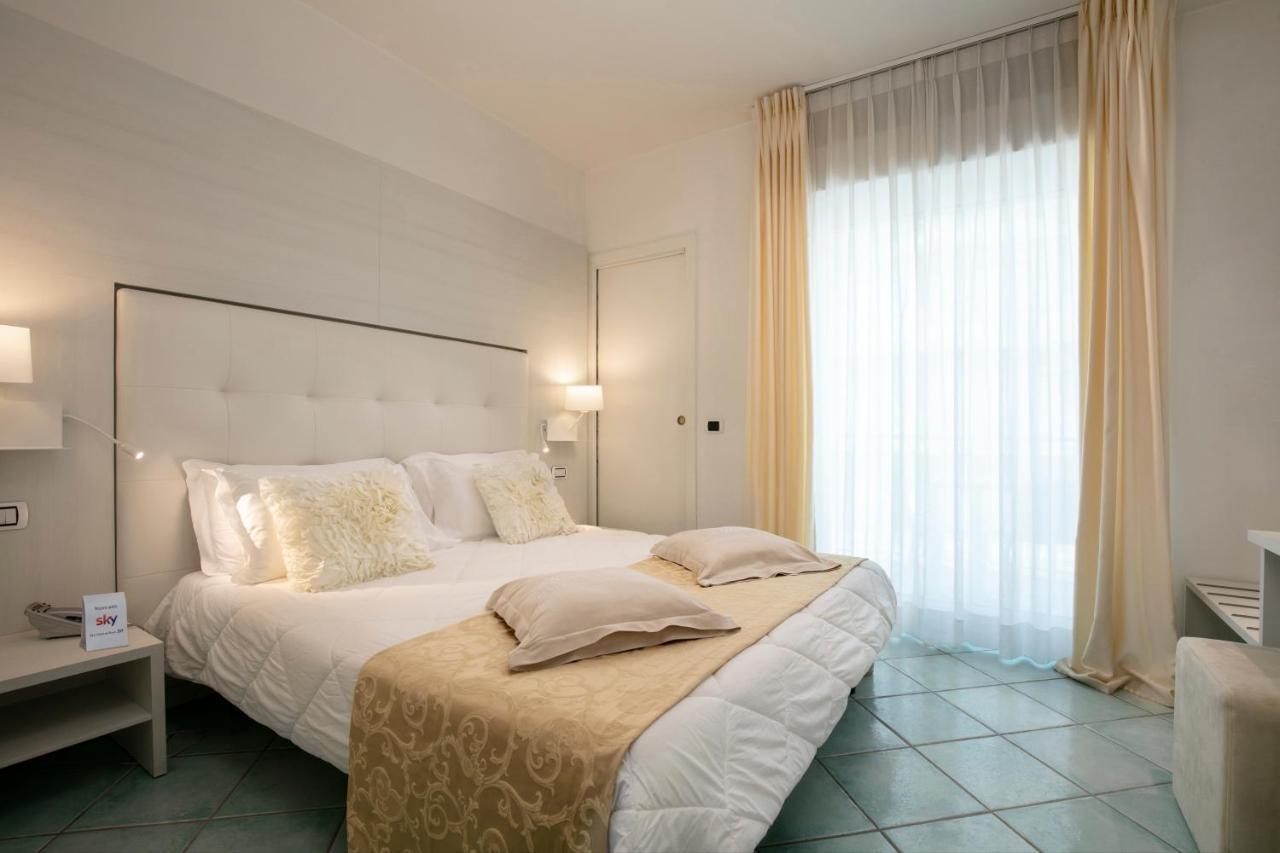 Hotel Ca' Bianca Riccione Kültér fotó