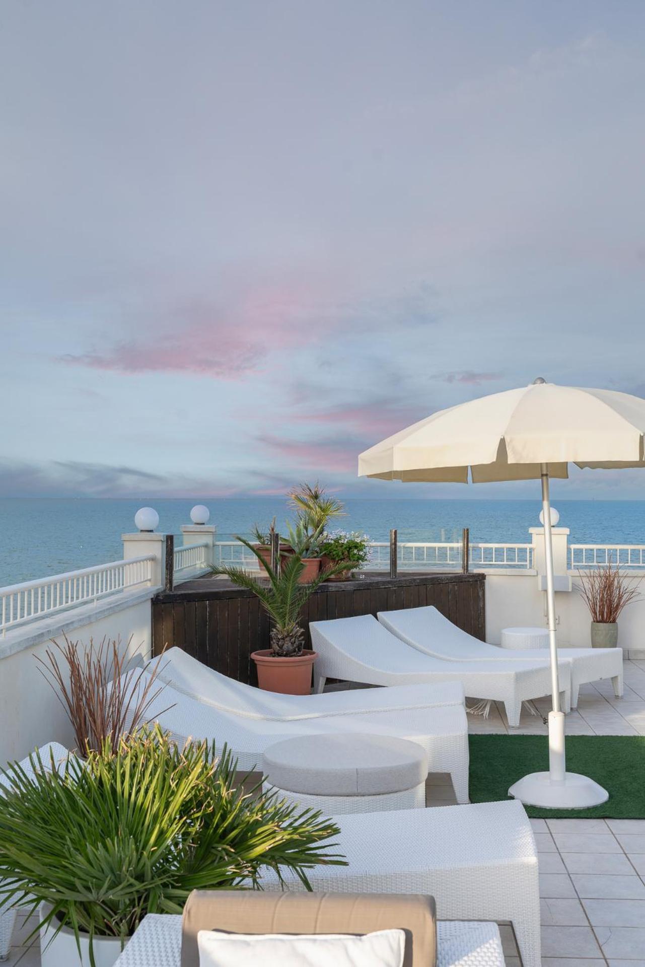 Hotel Ca' Bianca Riccione Kültér fotó